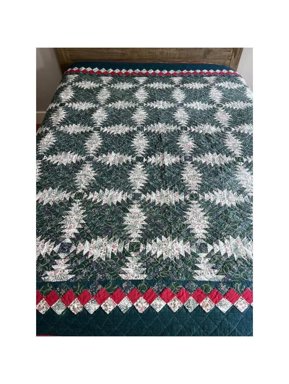 Vintage Handmade Pineapple Patchwork Quilt, 82 x 82 Green Floral Bedspread